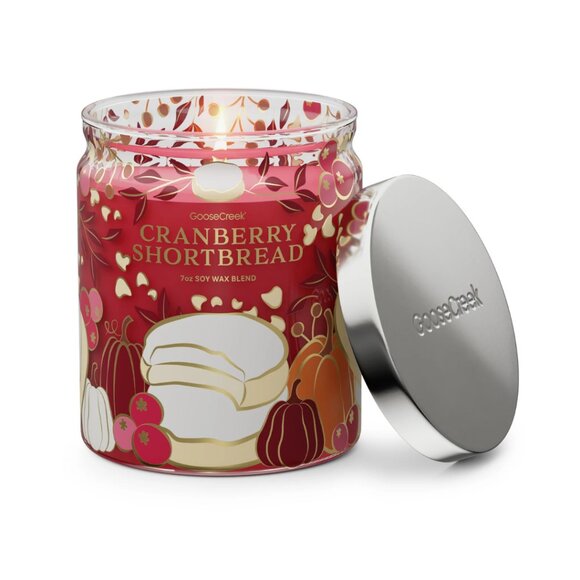 GOOSE CREEK Cranberry Shortbread Candle NWT - Picture 2 of 4